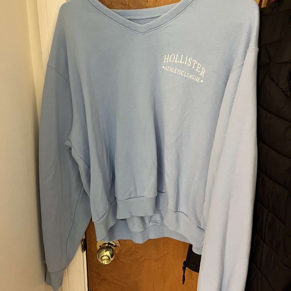 Hollister Women's Sky Blue V-Neck Sweater - Picture 1 of 2